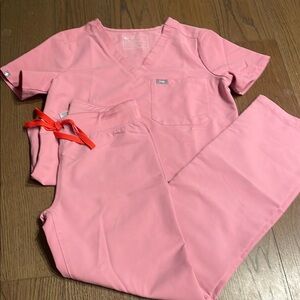 Figs chalk pink Scrub Set